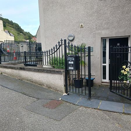 Bodlondeb Castle Bed & Breakfast { Central Llandudno} Екстериор снимка