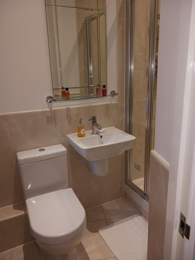 Bodlondeb Castle Bed & Breakfast { Central Llandudno} Екстериор снимка
