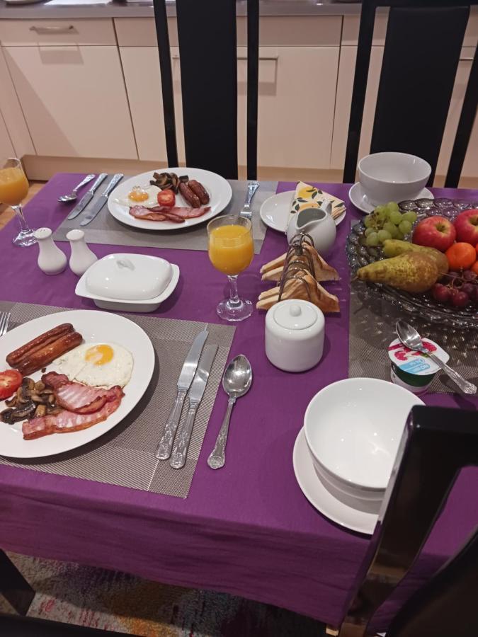 Bodlondeb Castle Bed & Breakfast { Central Llandudno} Екстериор снимка