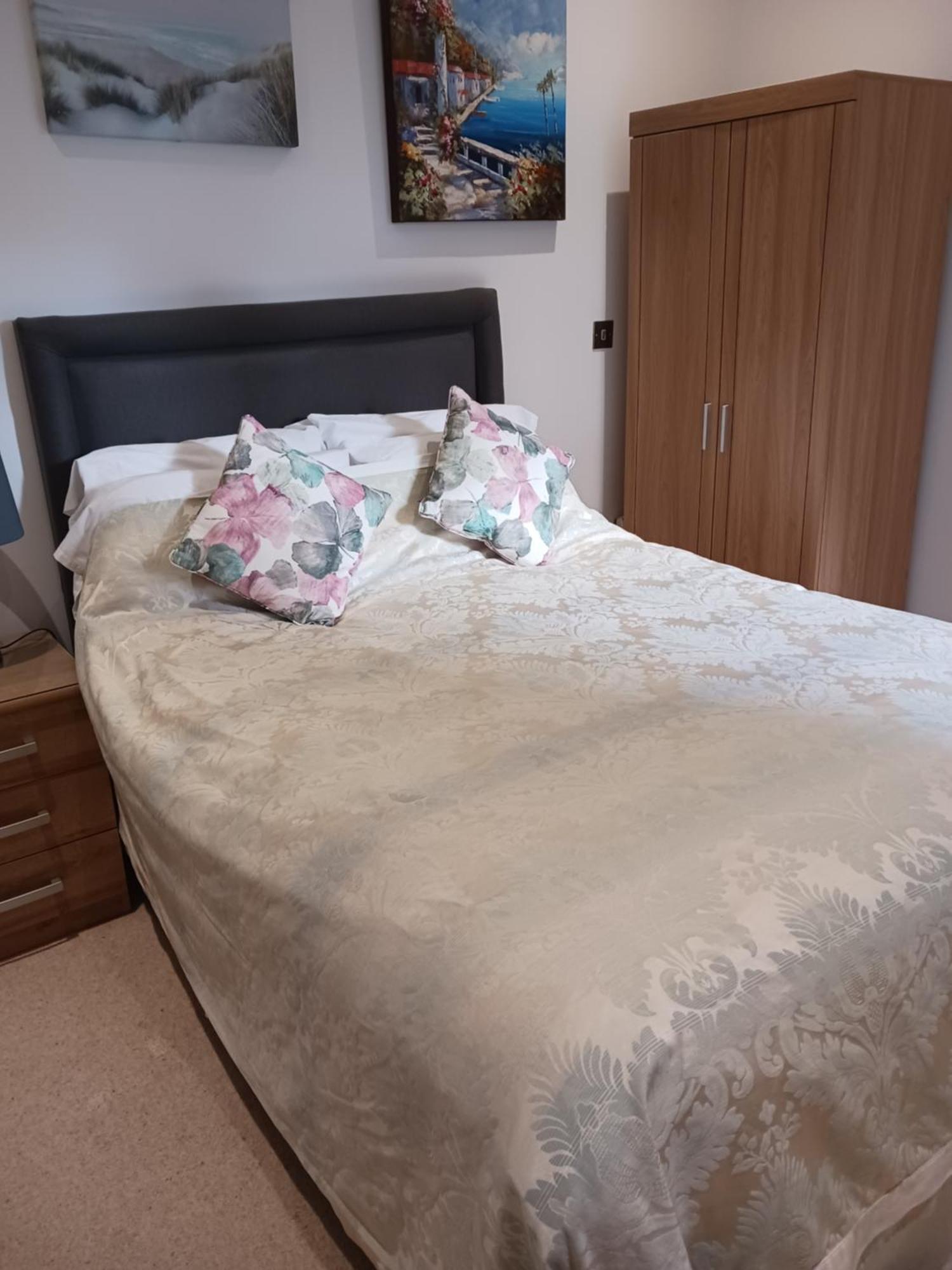Bodlondeb Castle Bed & Breakfast { Central Llandudno} Екстериор снимка